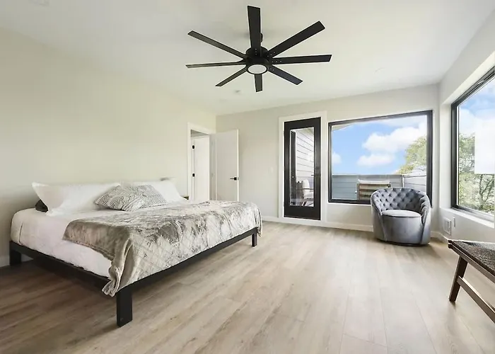 Skyline's Duplex- 10bd-6bth 4car Parking W Roofdeck * Pittsburgh