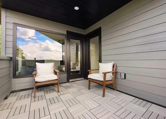 Skyline's Duplex- 10bd-6bth 4car Parking W Roofdeck