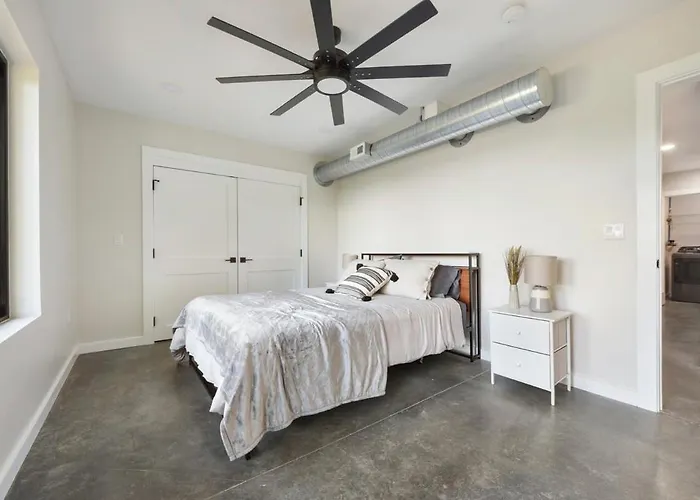 Skyline's Duplex- 10bd-6bth 4car Parking W Roofdeck *