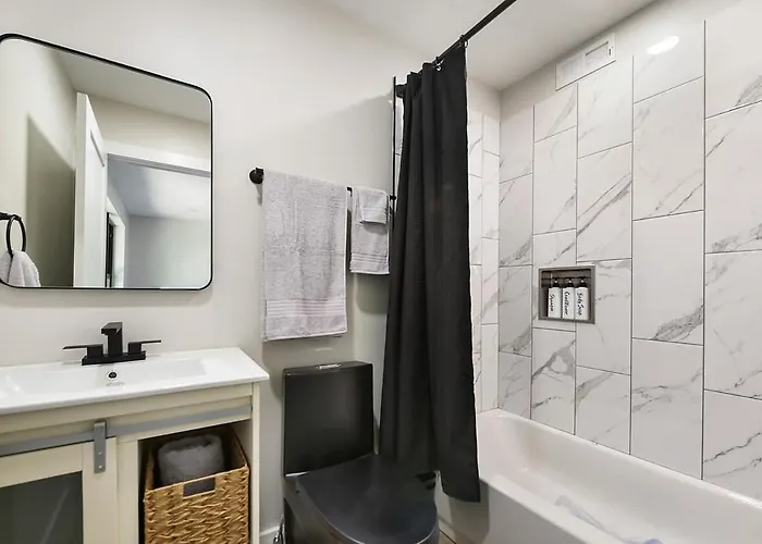 Skyline's Duplex- 10bd-6bth 4car Parking W Roofdeck Holiday home Pittsburgh