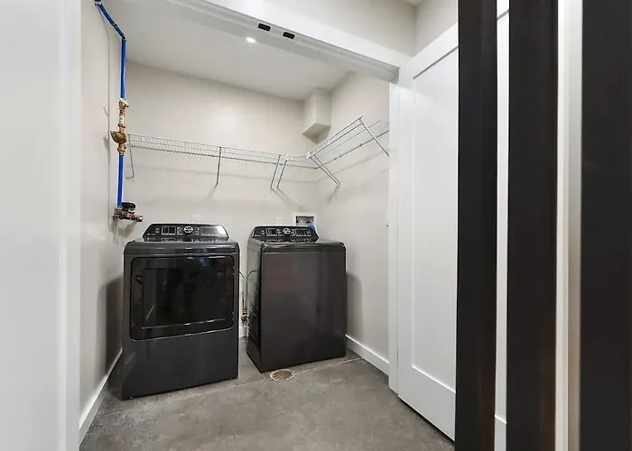 Skyline's Duplex- 10bd-6bth 4car Parking W Roofdeck *