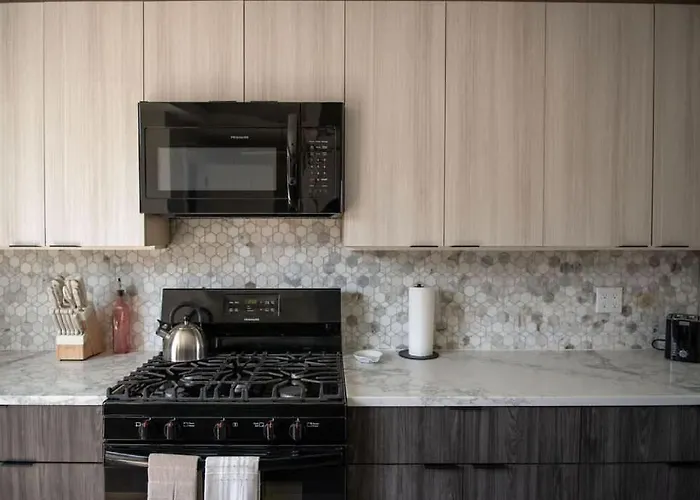 Holiday home Skyline's Duplex- 10bd-6bth 4car Parking W Roofdeck