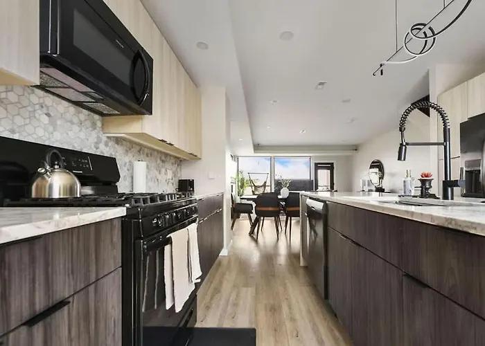 Skyline's Duplex- 10bd-6bth 4car Parking W Roofdeck Holiday home Pittsburgh