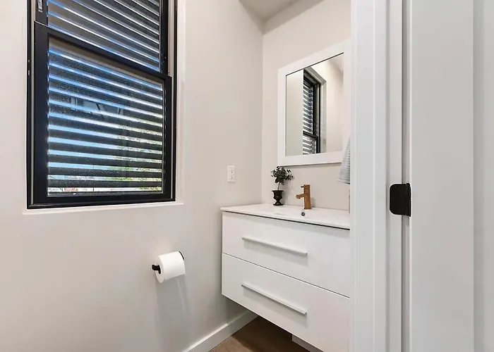 Skyline's Duplex- 10bd-6bth 4car Parking W Roofdeck