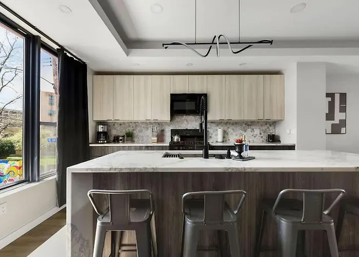 Skyline's Duplex- 10bd-6bth 4car Parking W Roofdeck *