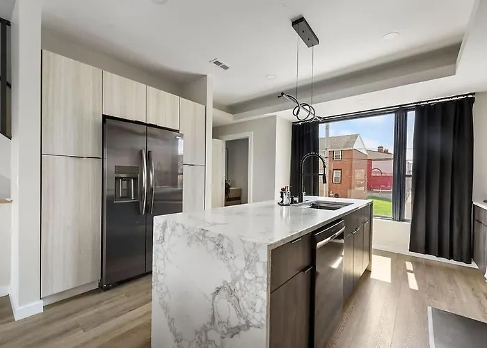 Skyline's Duplex- 10bd-6bth 4car Parking W Roofdeck