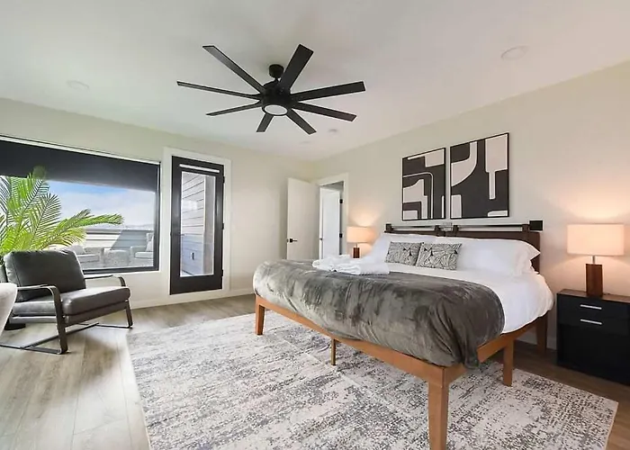 Holiday home Skyline's Duplex- 10bd-6bth 4car Parking W Roofdeck Pittsburgh