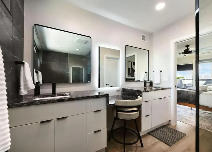 Skyline's Duplex- 10bd-6bth 4car Parking W Roofdeck Holiday home
