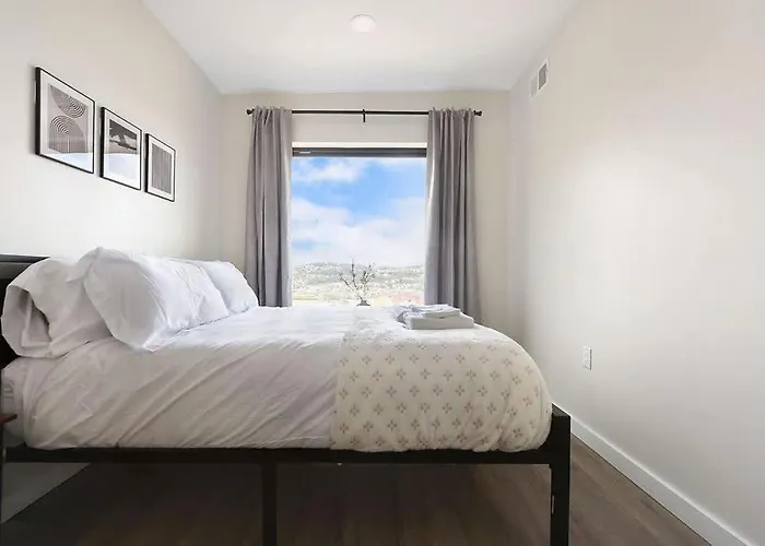 Holiday home Skyline's Duplex- 10bd-6bth 4car Parking W Roofdeck