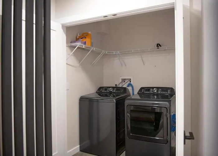 Skyline's Duplex- 10bd-6bth 4car Parking W Roofdeck * Pittsburgh