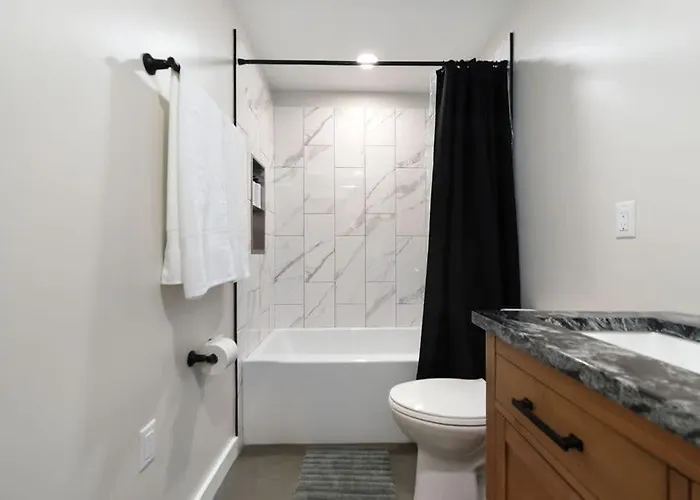 Skyline's Duplex- 10bd-6bth 4car Parking W Roofdeck