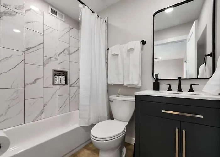Skyline's Duplex- 10bd-6bth 4car Parking W Roofdeck *